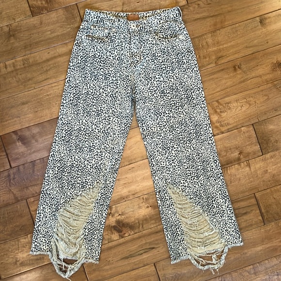 POL Chetah Wide Leg Destroyed Hem Jeans - Picture 2 of 13